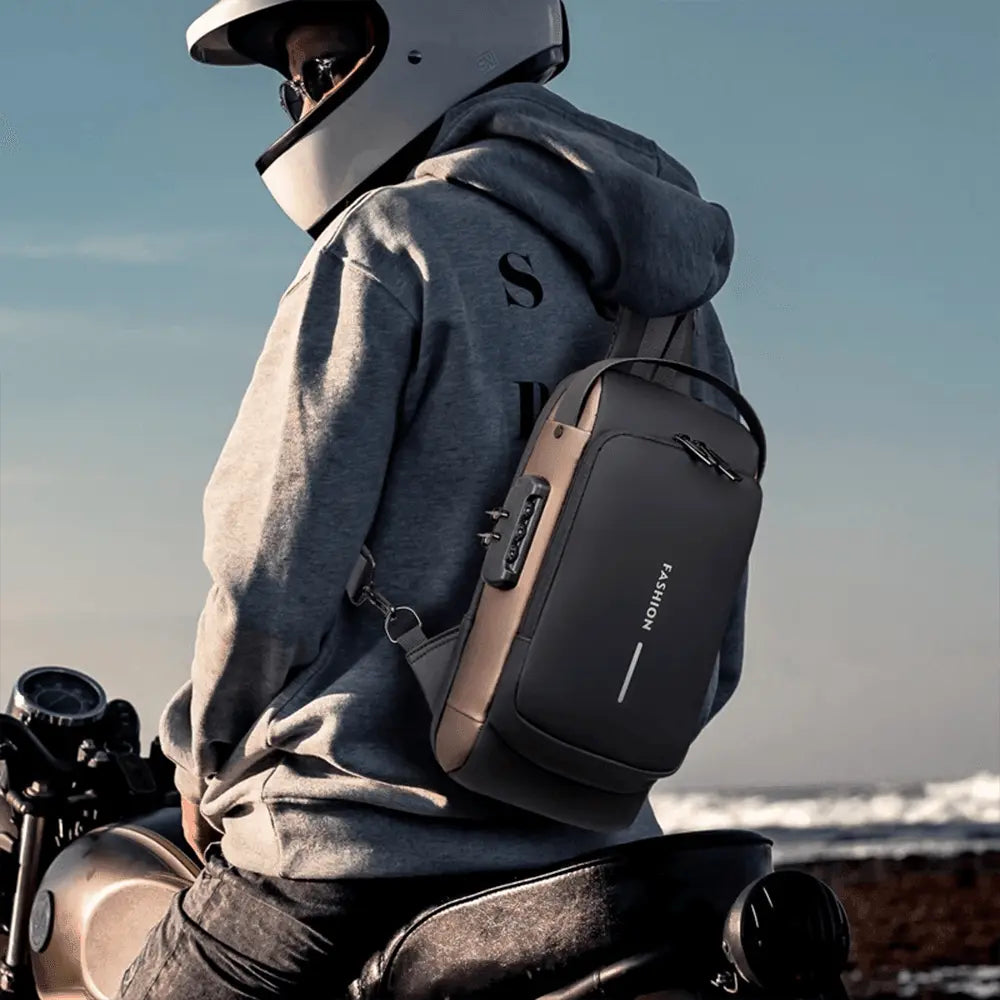 SHOULDER BAG WITH USB CHARGING